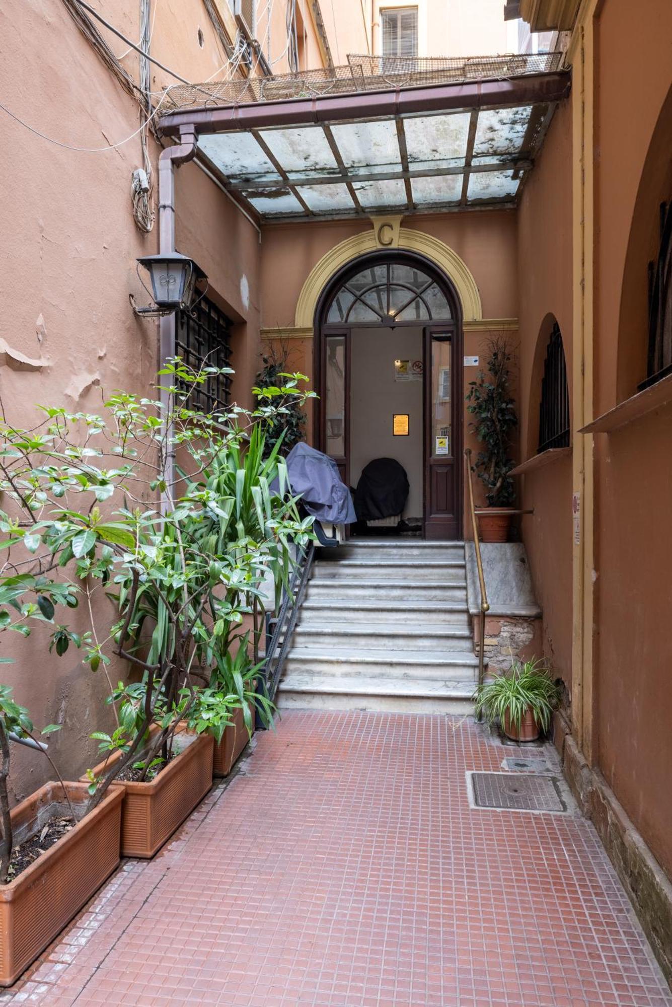 Antiqua Domus Roma
